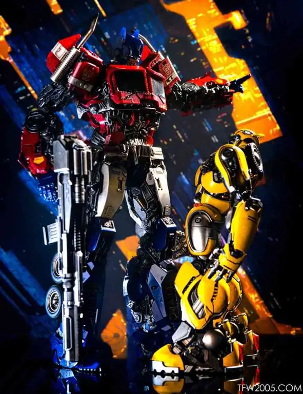 Optimus Prime dan Bumblebee dalam film Transformers: Rise of the Beasts