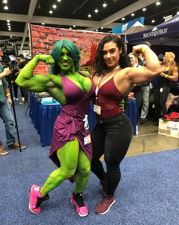 Gambar adegan aksi She-Hulk