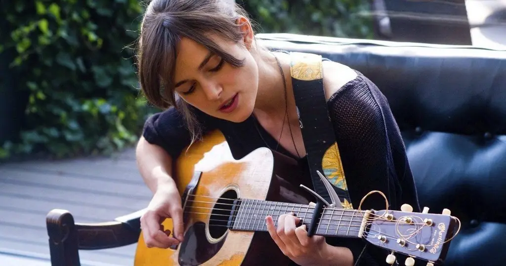 Keira Knightley dan Mark Ruffalo dalam film Begin Again