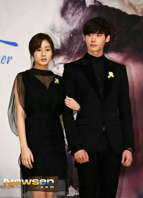 Lee Jong Suk dan Kang Sora dalam drama Dokter Stranger