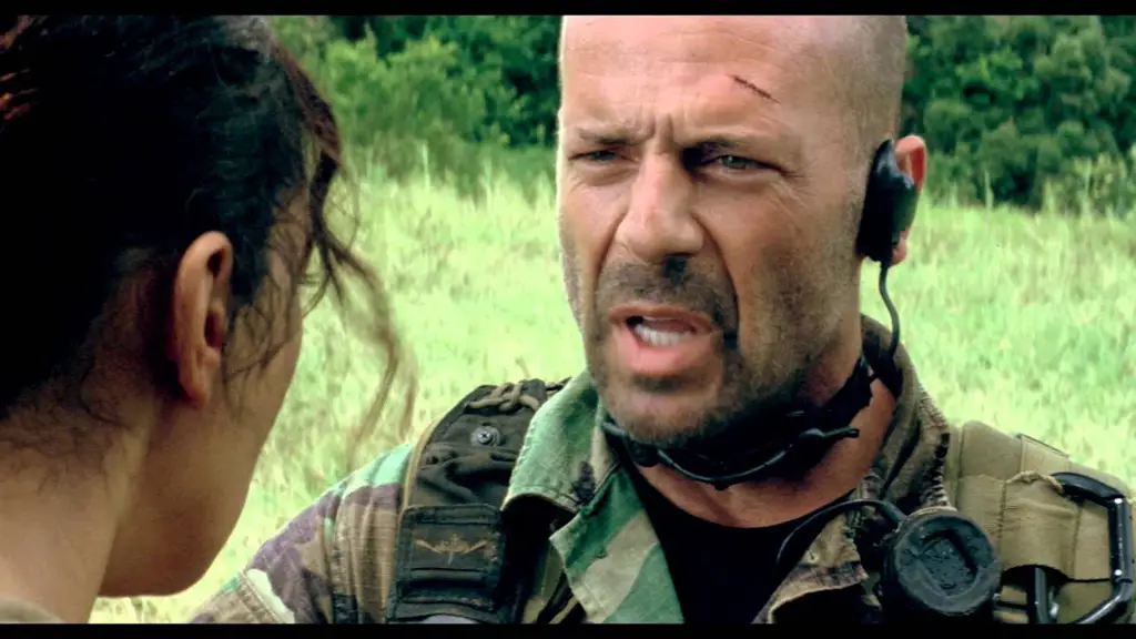 Bruce Willis dalam film Tears of the Sun