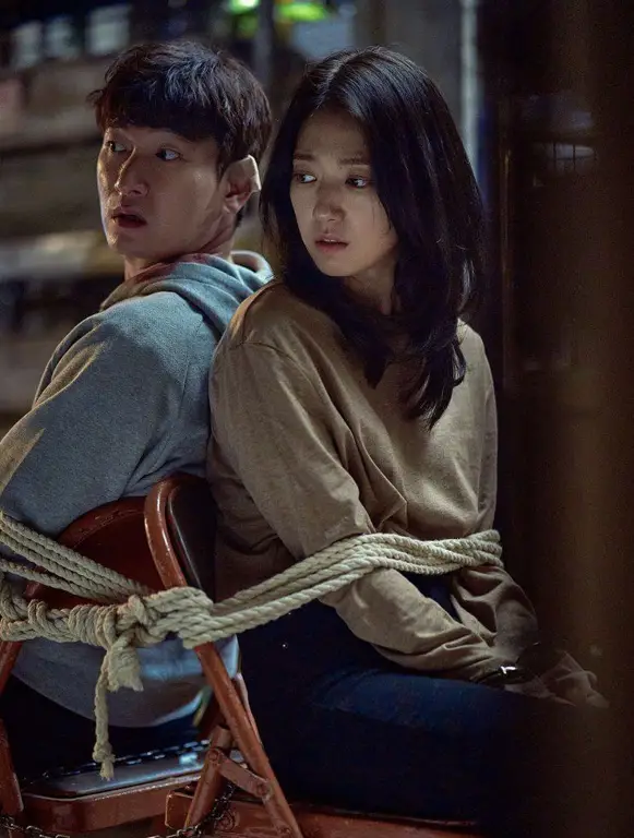 Foto Cho Seung Woo dan Park Shin Hye dalam drama Sisyphus