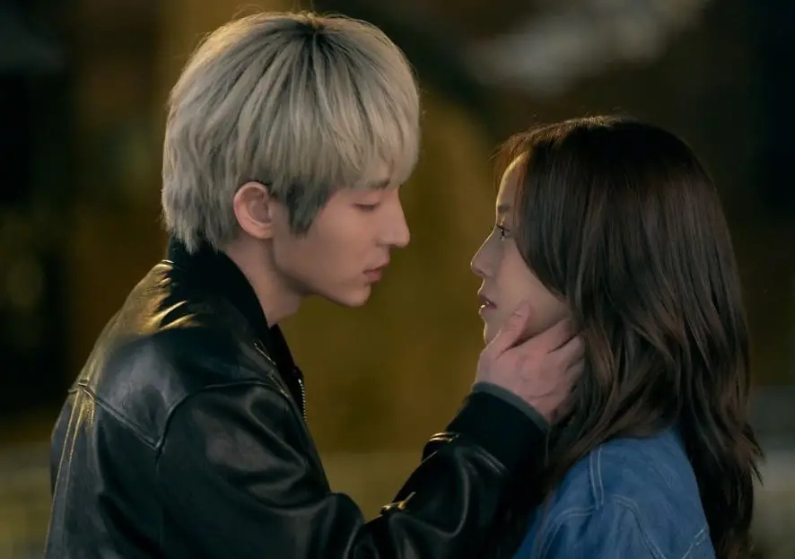 Lee Joon Gi dan Moon Chae Won dalam drama Flower of Evil