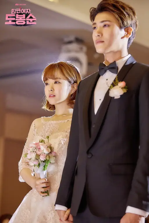 Park Hyung Sik dan Park Bo Young dalam drama Strong Woman Do Bong Soon