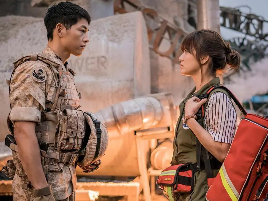 Song Joong Ki dan Song Hye Kyo dalam drama Descendants of the Sun