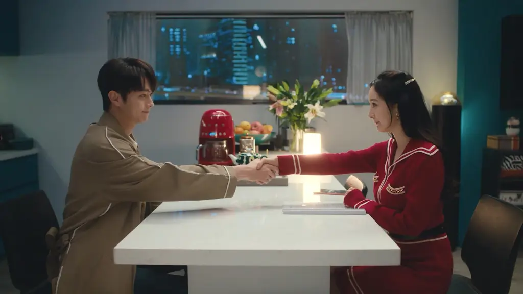 Adegan Yang Qian dan Gu Xi di drama She and Her Perfect Husband