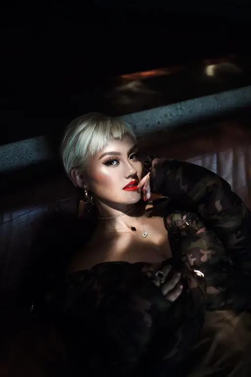 Agnez Mo bersama penggemar