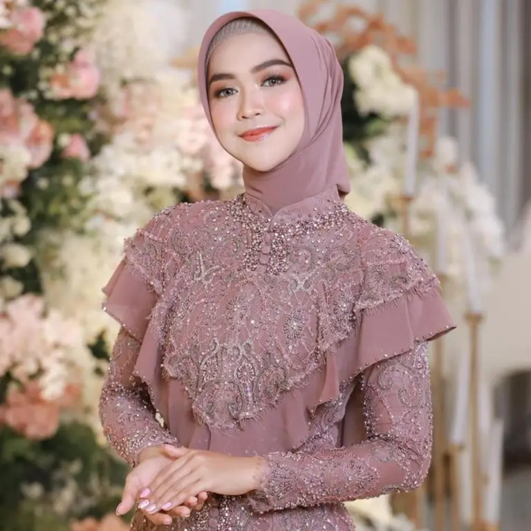 Aksesoris untuk kebaya modern hijab