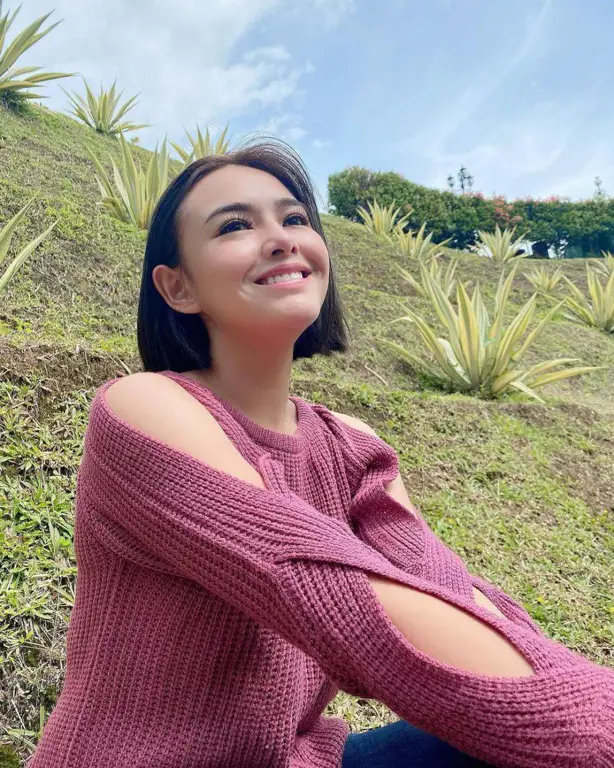 Foto Amanda Manopo dalam sebuah sesi pemotretan profesional