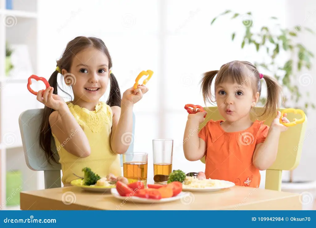 Anak senang makan makanan sehat