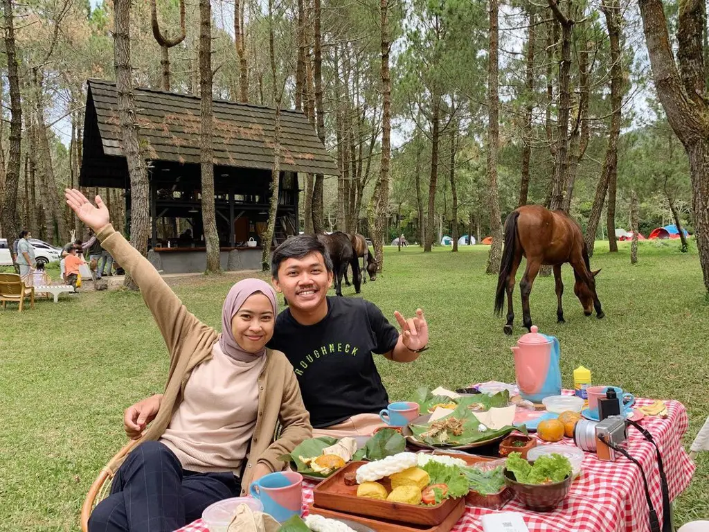 Bolu susu Lembang yang dijual di dekat Stasiun Bandung