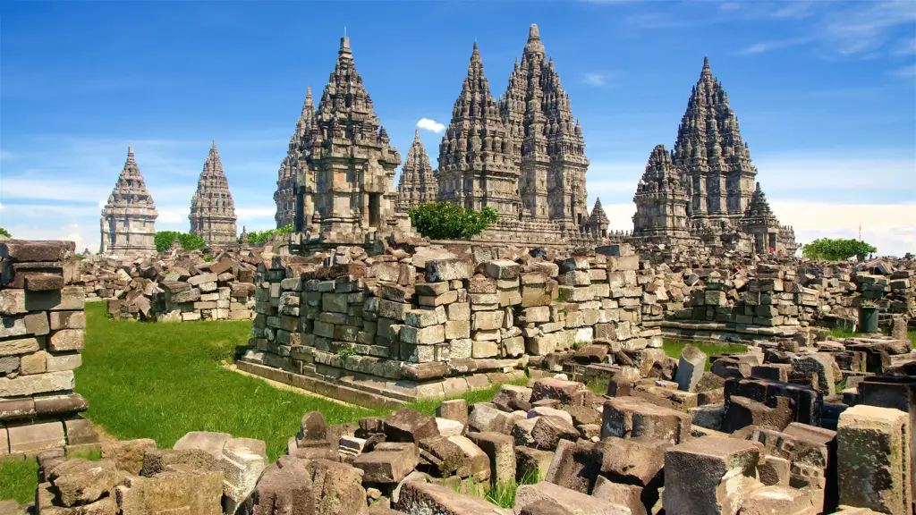 Candi kuno di Indonesia yang menunjukkan pengaruh arsitektur India