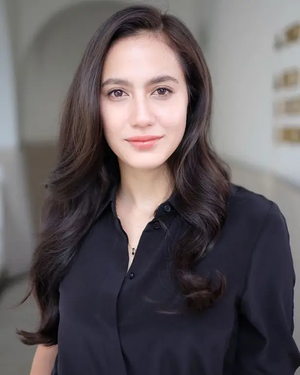 Selebriti perempuan populer Indonesia