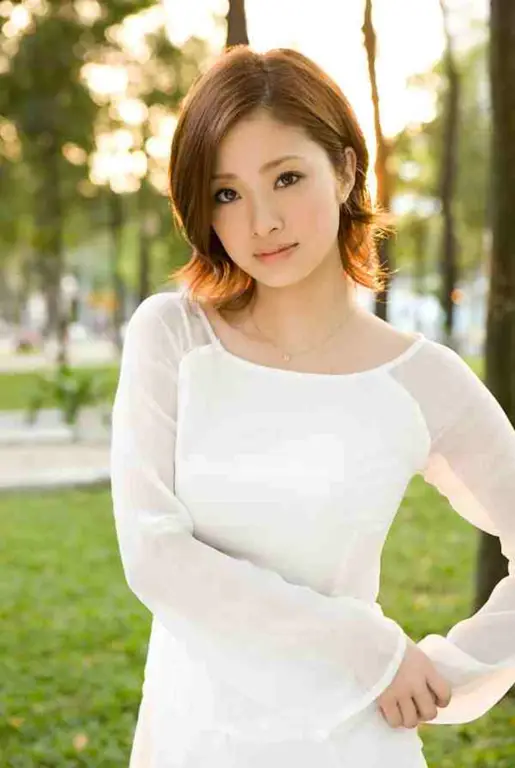 Gambar artis Jepang yang glamor