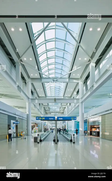 Interior Bandara Incheon yang modern dan luas