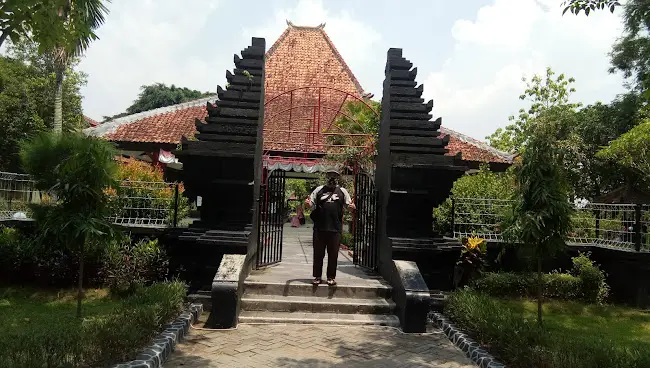 Foto eksterior Museum Ngawi yang megah