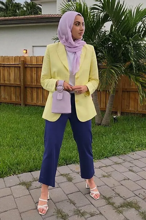 Berbagai model blazer hijab