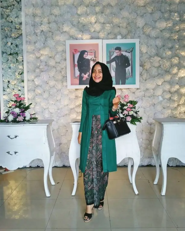 Model kebaya kutu baru hijab syar'i modern