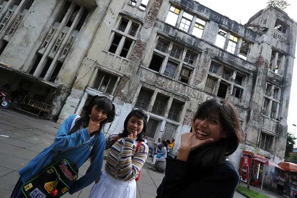 Gambar yang mewakili budaya anak muda Indonesia