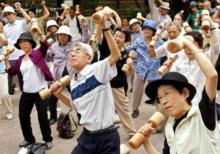 Gambar kegiatan budaya Jepang yang melibatkan orang tua