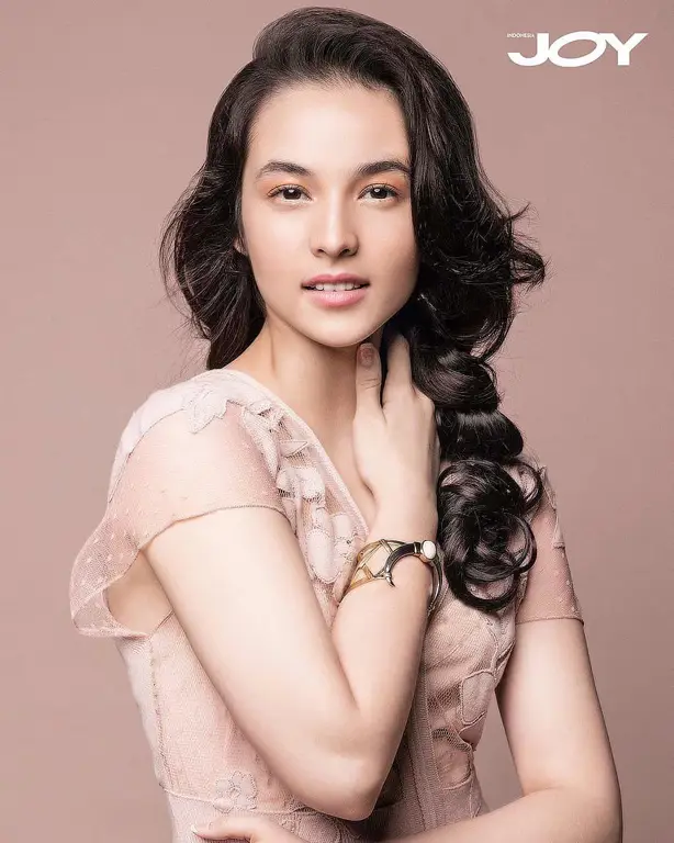 Foto-foto resmi Chelsea Islan yang menunjukkan profesionalitasnya sebagai aktris