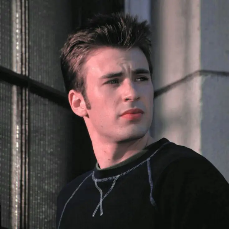 Foto Chris Evans muda saat bermain di film Not Another Teen Movie