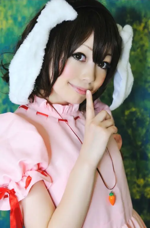 Foto cosplay Inaba Ruka yang memukau