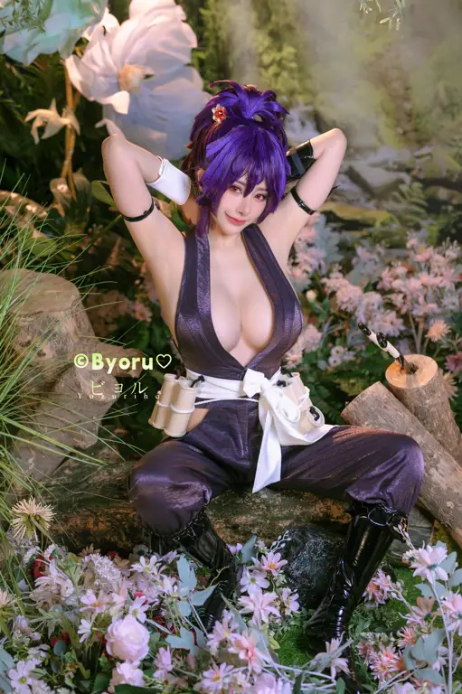 Foto cosplay Karen Yuzuriha yang sopan dan pantas