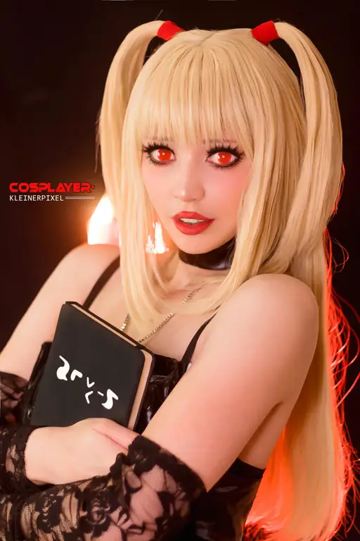 Gambar Cosplay Misa Amane