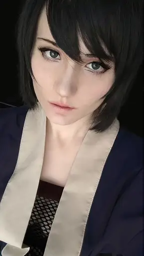 Gambar cosplay Shizune dari Naruto