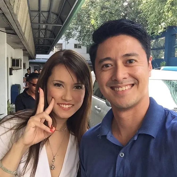 Gambar yang menampilkan cuplikan karir Maria Ozawa