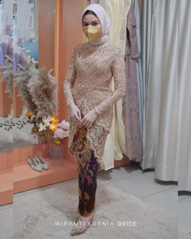 Contoh model kebaya wisuda hijab minimalis