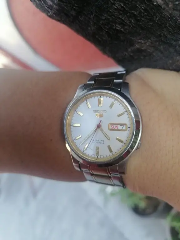 Gambar detail jam tangan Seiko 5 Automatic asli Jepang