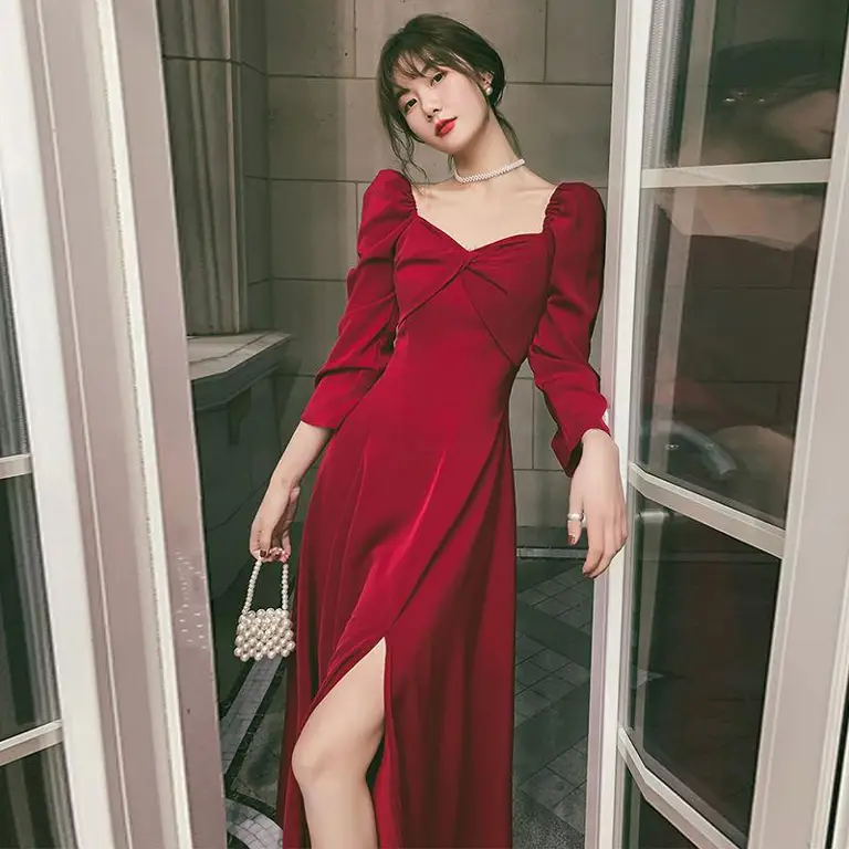 Dress pesta Korea midi dengan aksen belt