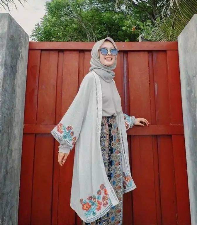 Berbagai Gaya OOTD Outer Hijab