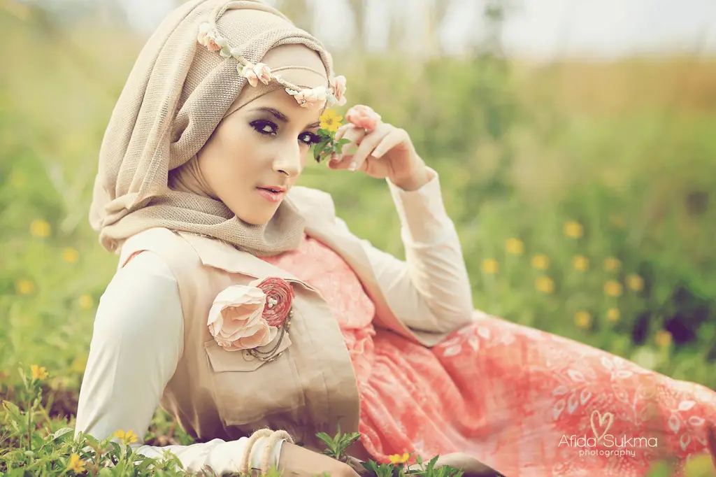 Berbagai gaya hijab dengan latar belakang bokeh