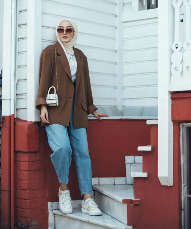 OOTD semi formal hijab dengan boyfriend jeans