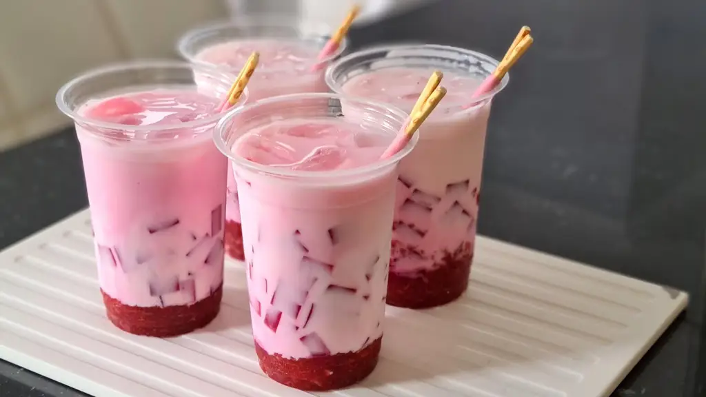 Minuman es susu jelly yang lezat dan menyegarkan