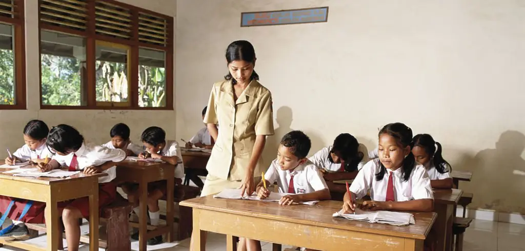 Gedung sekolah SMA Tulus Bhakti yang megah dan modern