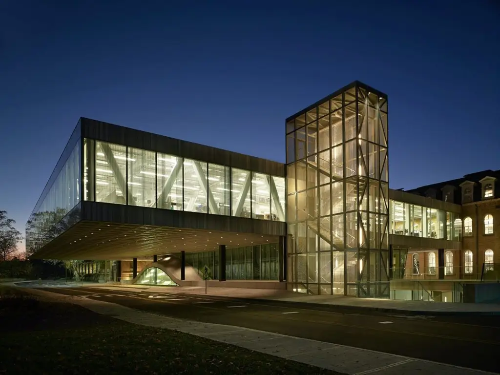 Gedung sekolah modern dari luar