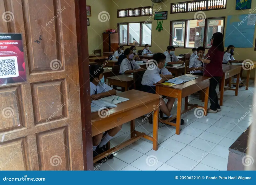 Ruang kelas SMA modern di Indonesia