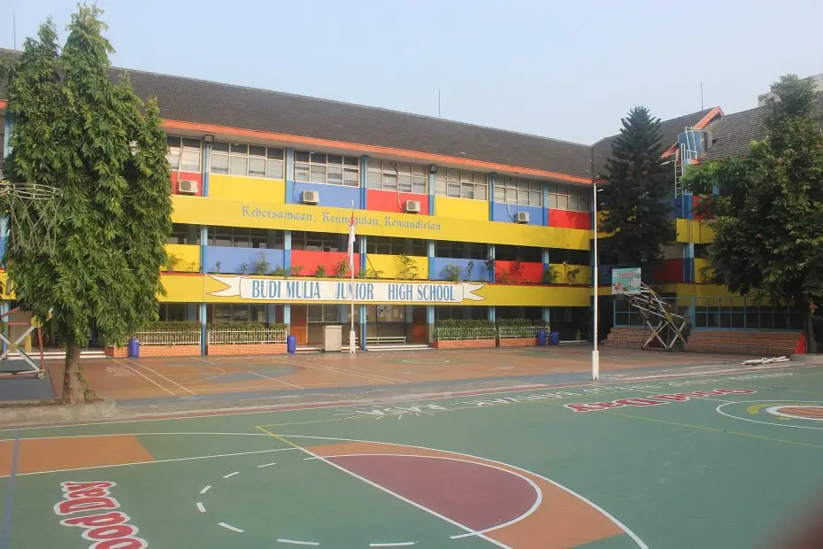 Gedung sekolah SMA Budi Mulia Jakarta yang megah dan modern