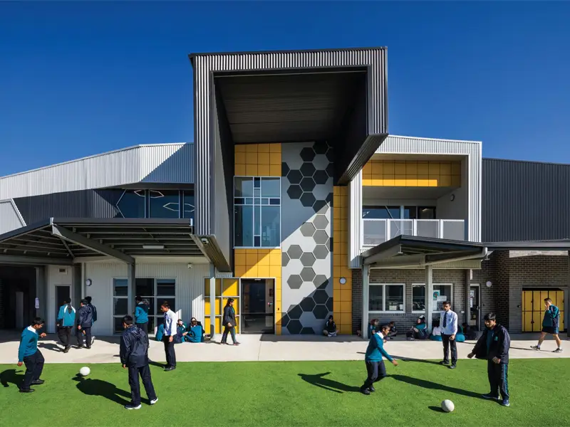 Gedung sekolah SMP 3 yang megah dan modern