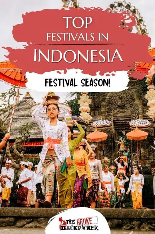 Gambar festival budaya Indonesia yang menampilkan berbagai kesenian daerah