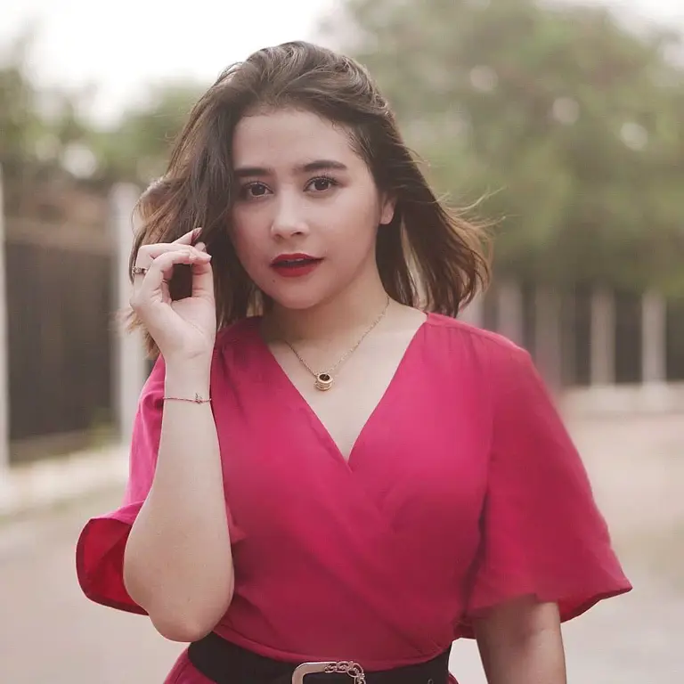 Foto Prilly Latuconsina dari pemotretan resmi