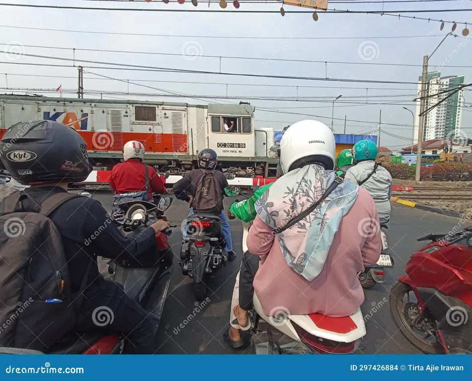 Sebuah grup pengendara sepeda motor di Indonesia