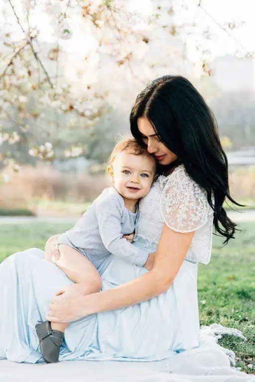 Ibu dan bayi difoto dengan teknik bokeh