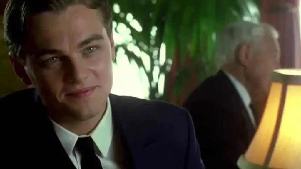 Leonardo DiCaprio sebagai Frank Abagnale Jr.