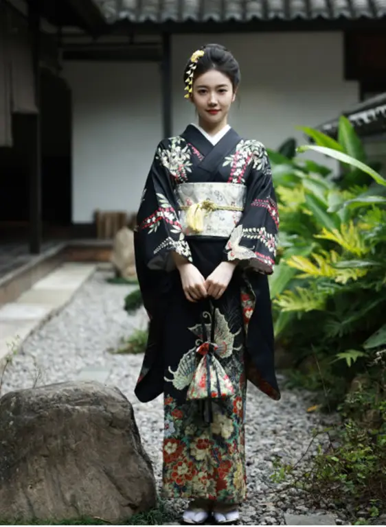 Model Jepang dengan kimono tradisional