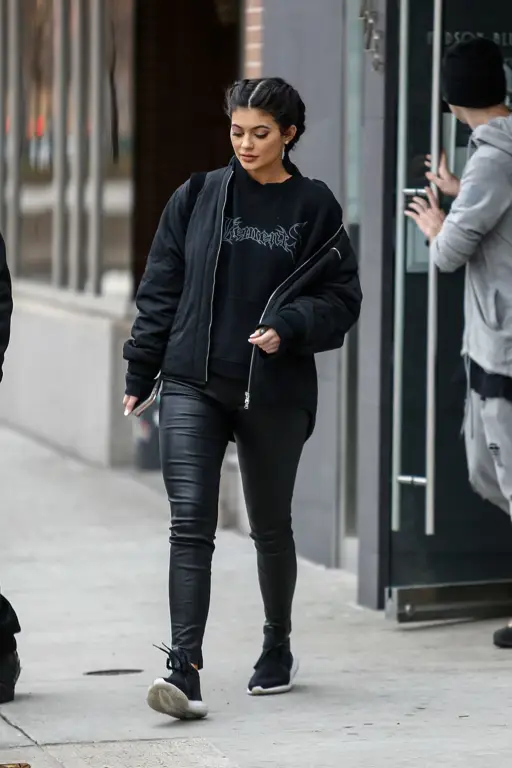 Gaya fashion Kylie Jenner